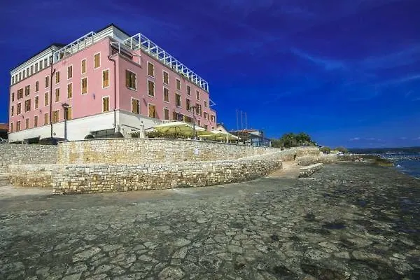 Rotonda Inn Novigrad Novigrad  Pensjonat
